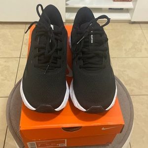Nike Revolution 5